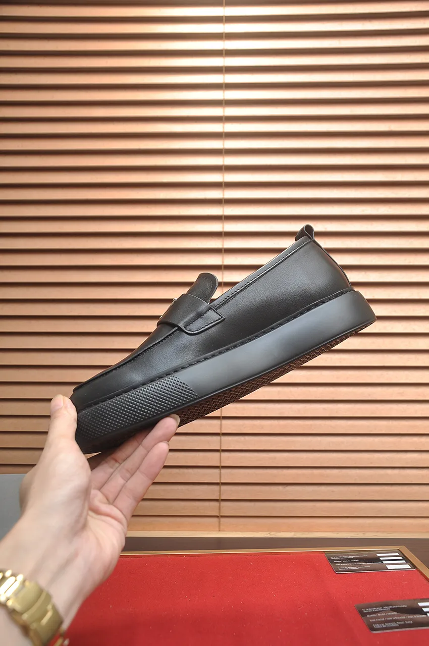 Men's shoes 💰580💶 [PRADA] Top original items, new seasonal styles, high-quality original items, top-grade high-mercerized cowhide combined with original breathable fabric + imported glue, imported stretch fabric inside with original cowhide feet, original thick outsole! Quality guaranteed! Code 38-45 (45 customized)